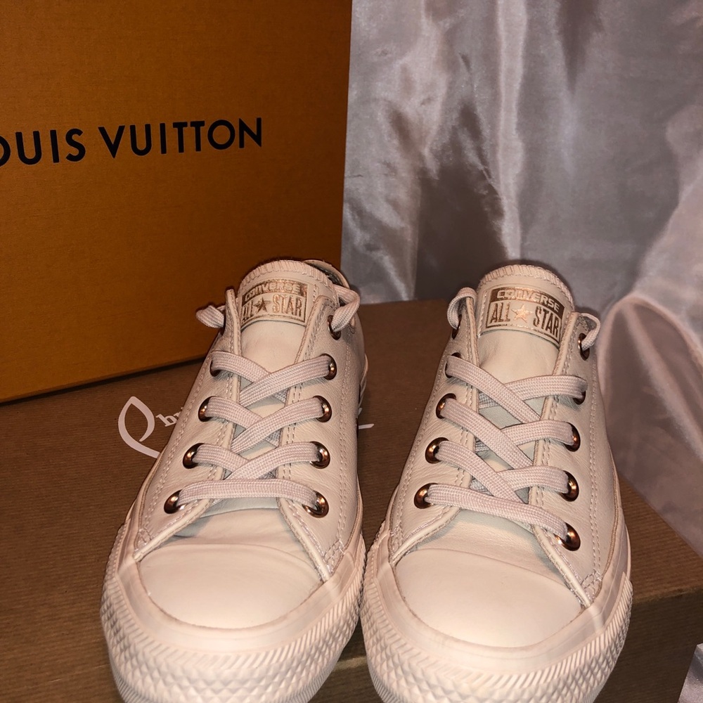 Converse tan chucks